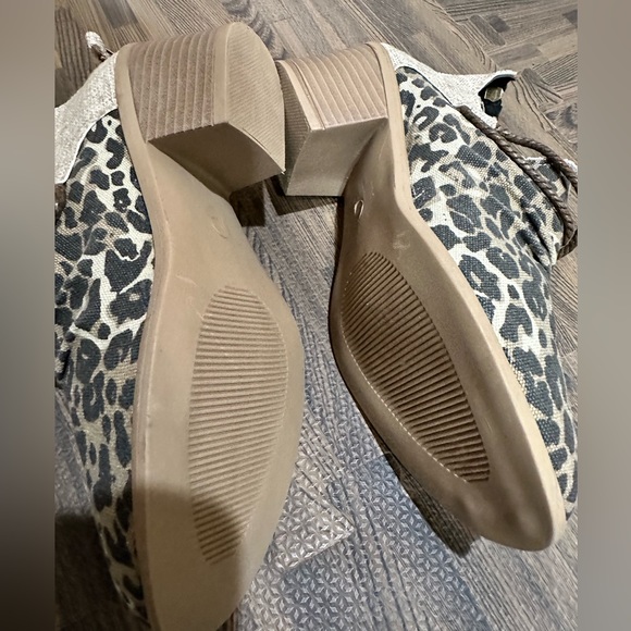 Booties NWOT - Picture 3 of 6